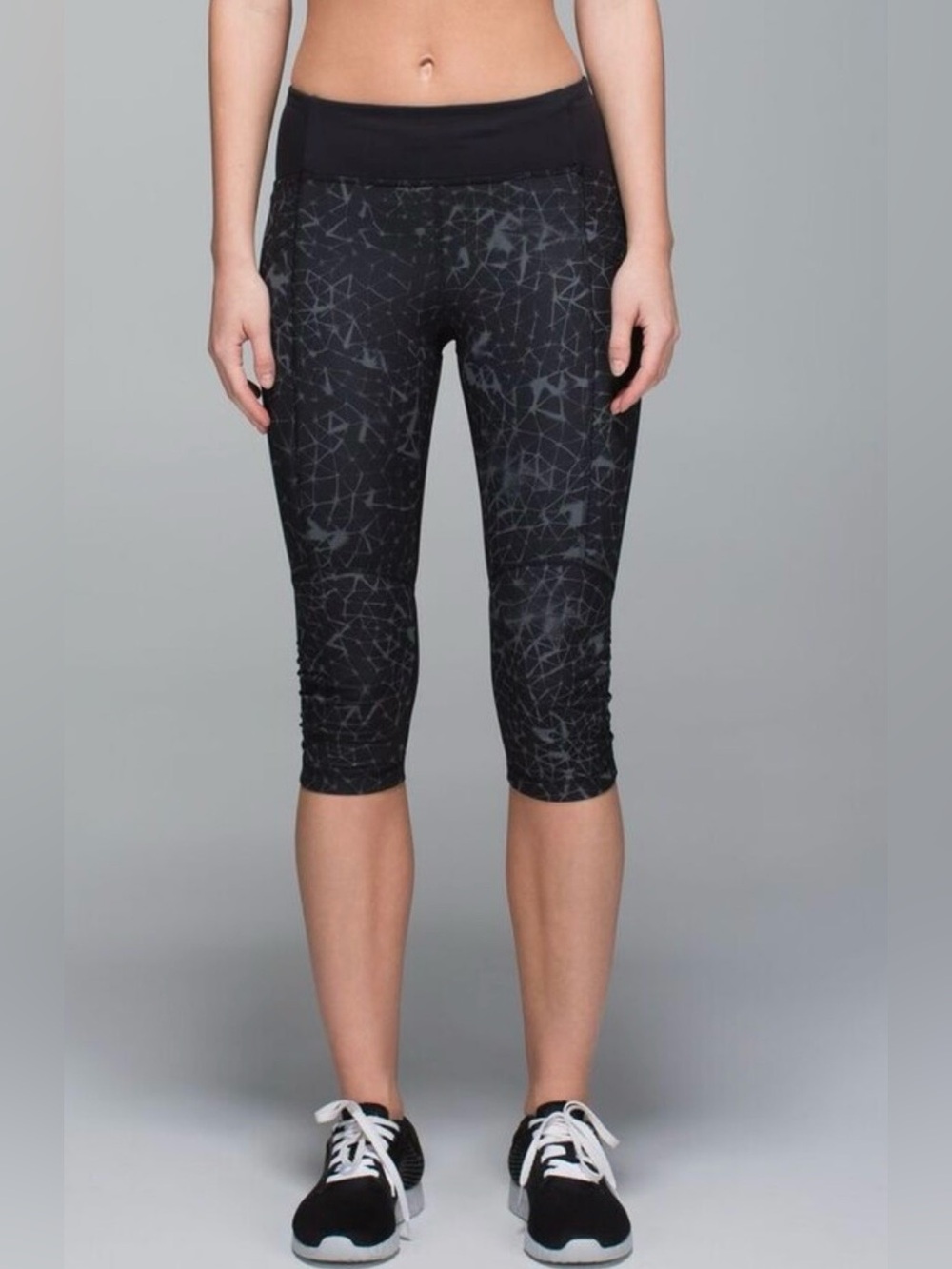 Lululemon Women’s Stash it Crop | Star crushed coal  Black | Grey Size 2